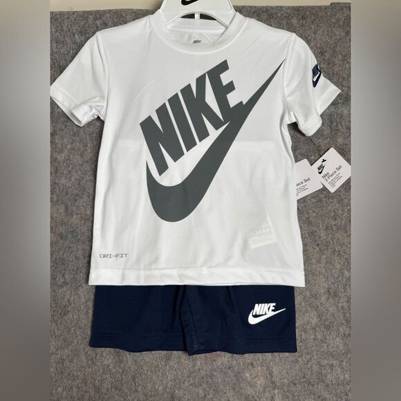 Nike Dri-Fit 2 Piece Set Kids XS White Navy Crew Pullover T-Shirt & Shorts Set - Picture 1 of 5